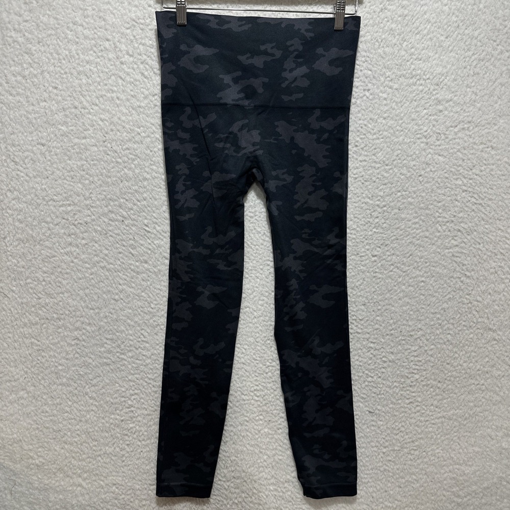 SPANX Look at Me Now Women's Size XL Black Camo Cropped Seamless Leggings